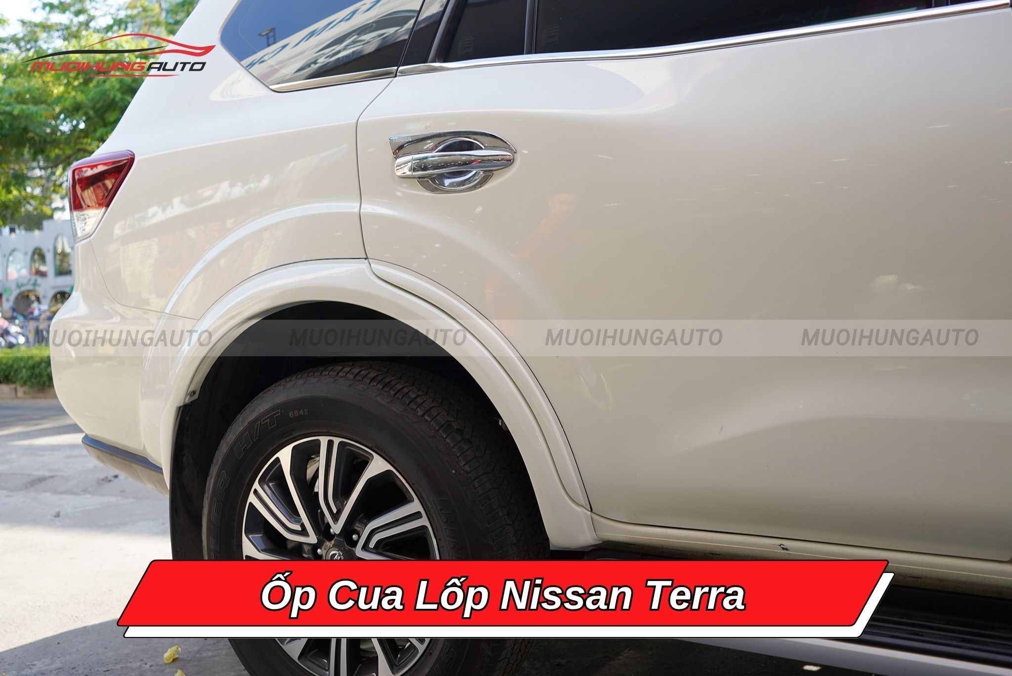 Ốp cua lốp xe Nissan Terra