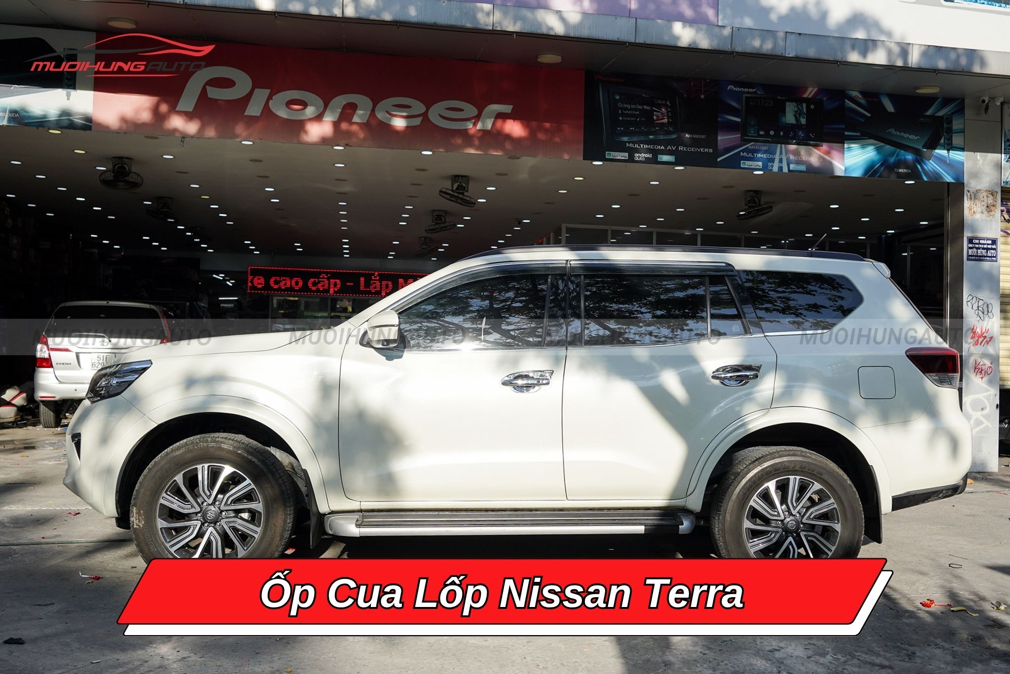 Ốp cua lốp xe ô tô Nissan Terra