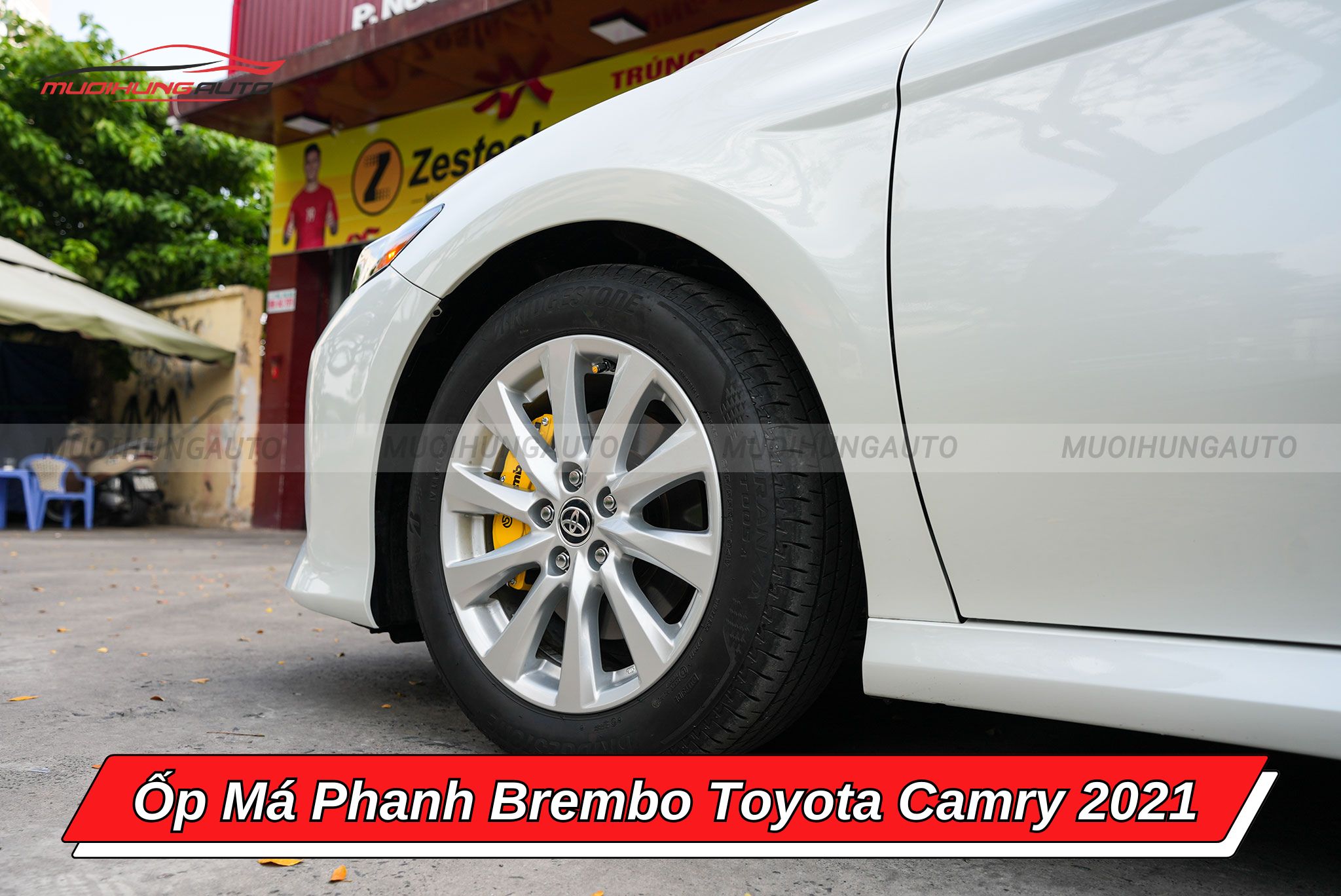 Ốp má phanh Toyota Camry 2021
