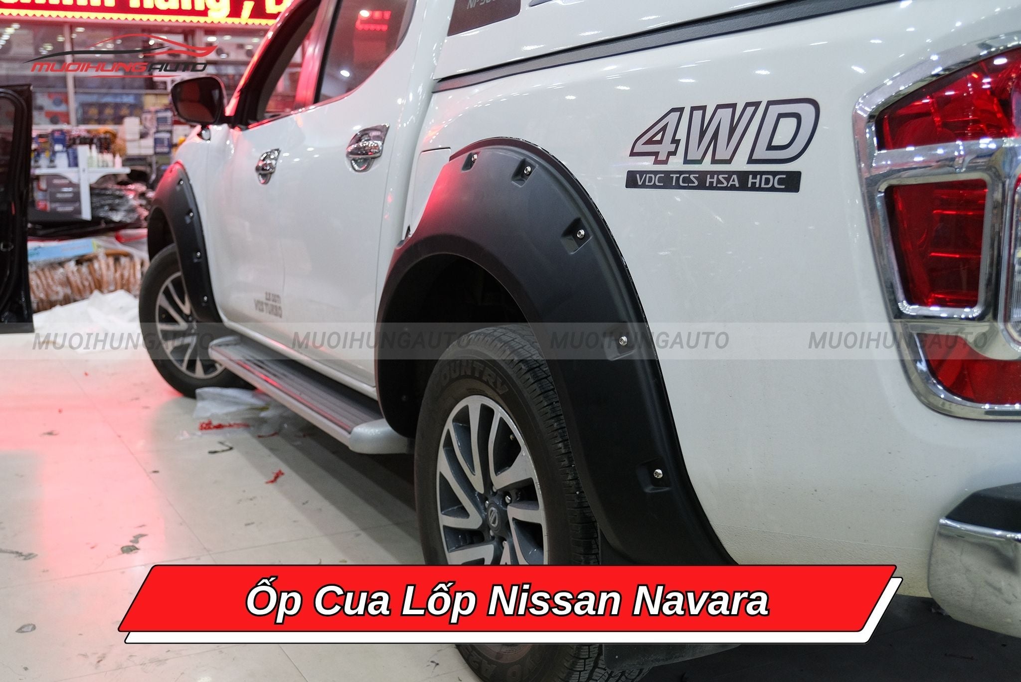 Ốp viền cua bánh Nissan Navara