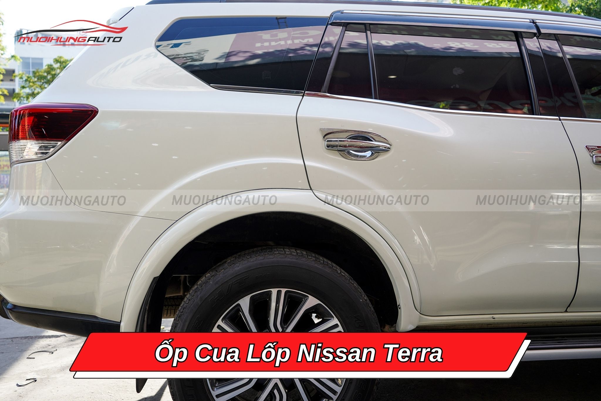 Ốp viền cua bánh Nissan Terra