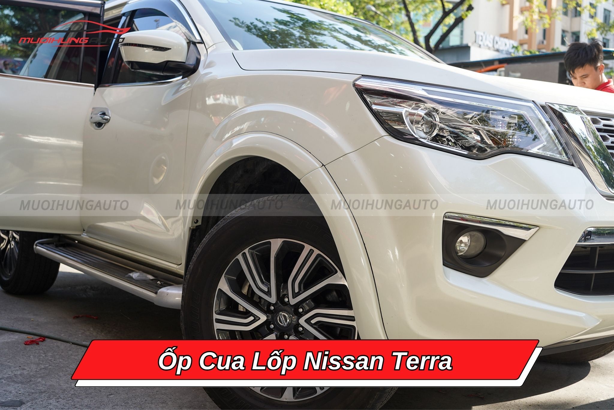 Ốp viền cua lốp Nissan Terra