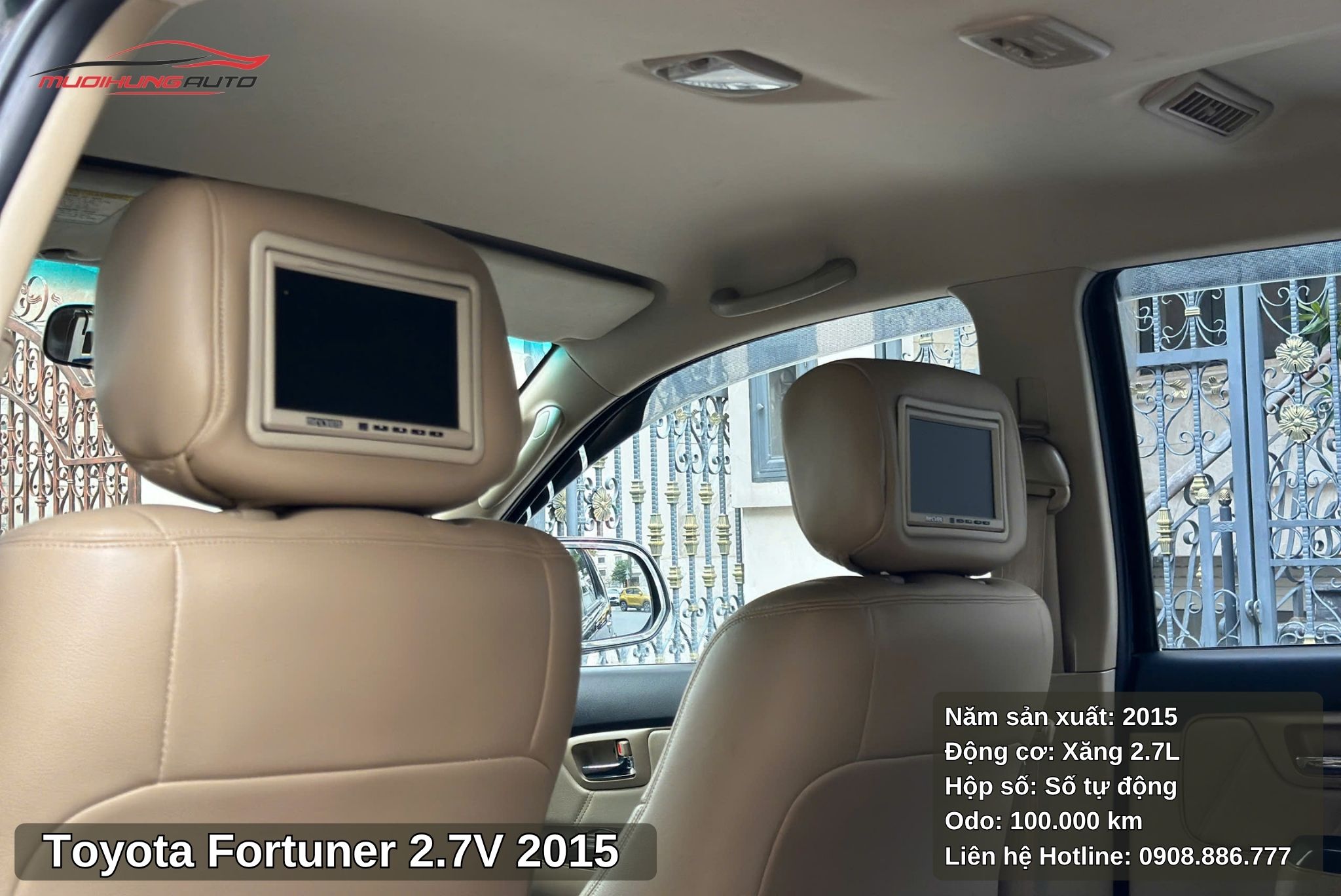 Toyota Fortuner 2.7V 2015 với hệ thống màn hình gối đầu hiện đại