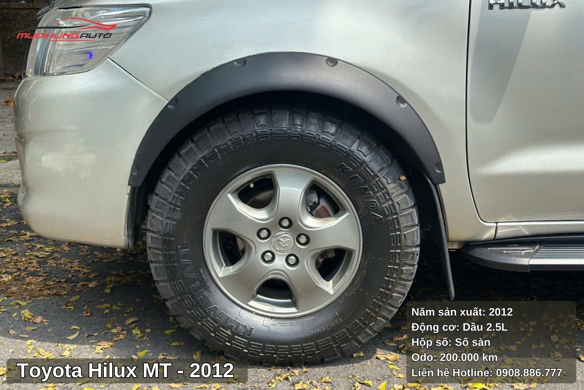 Toyota Hilux MT 2012 được trang bị bộ mâm đúc thể thao