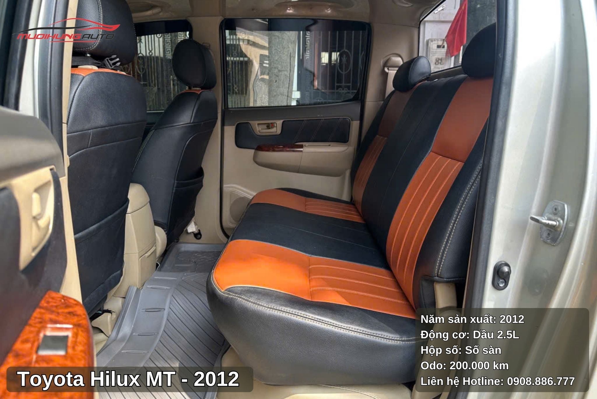 Toyota Hilux MT 2012 với hàng ghế sau rộng rãi