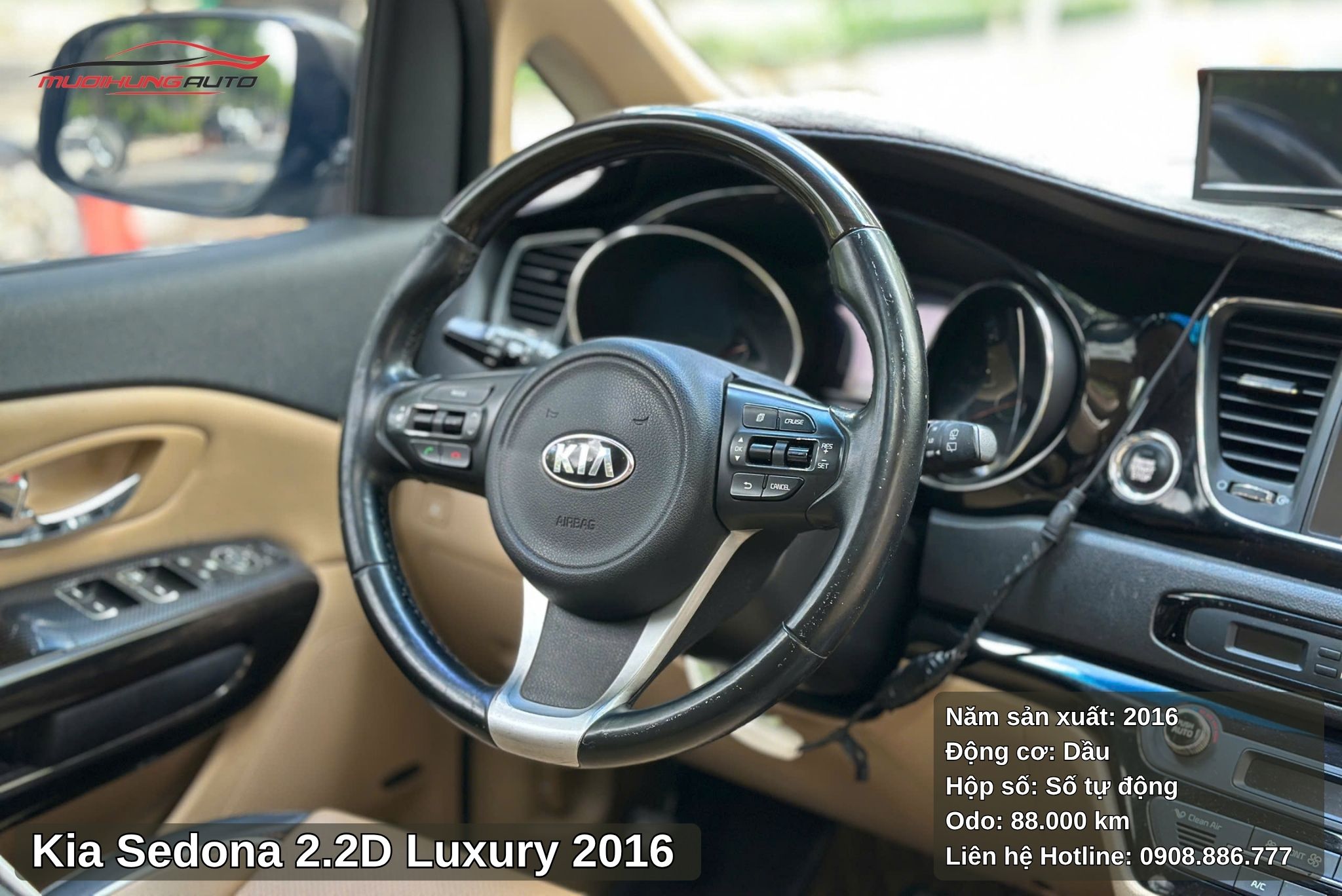 Vô lăng xe Kia Sedona 2.2D Luxury 2016 còn khá mới