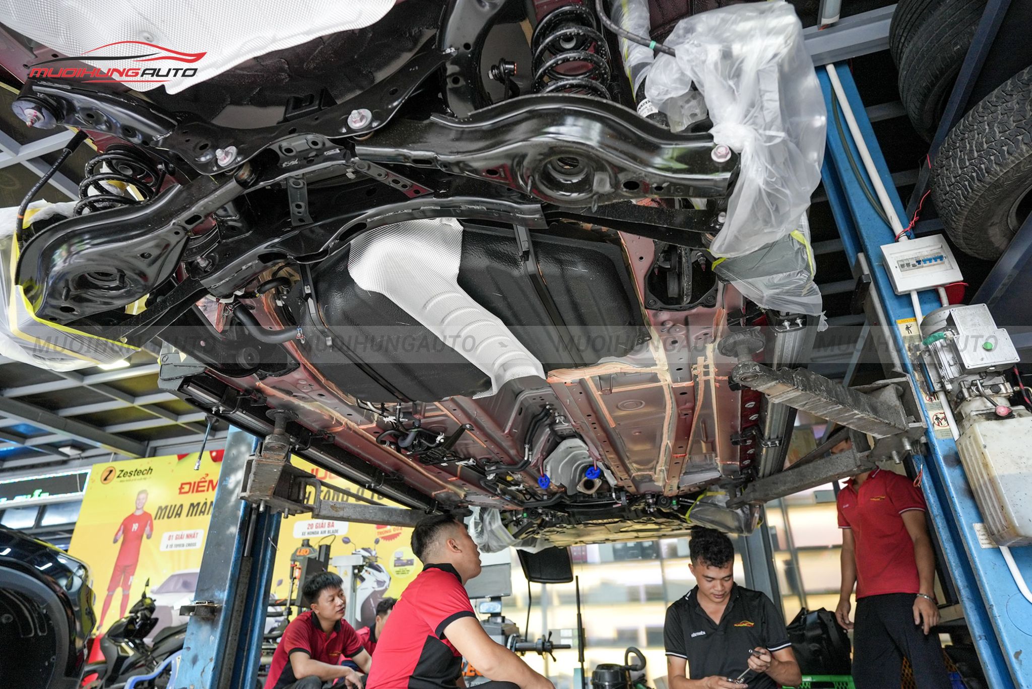 Xịt phủ gầm cho Mazda CX8 2023