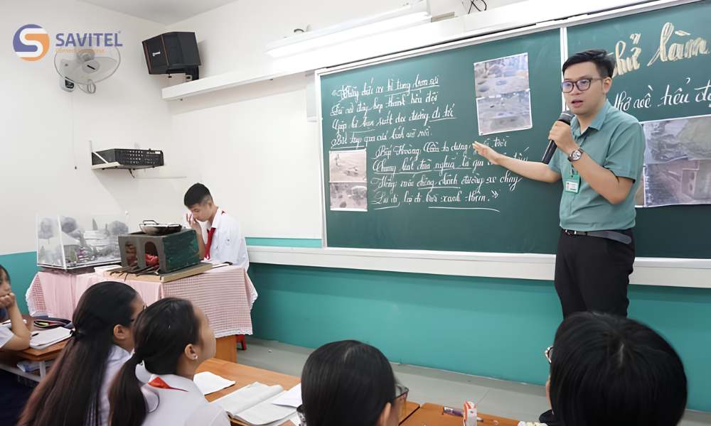 Micro hỗ trợ giảng dạy