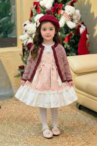 🎄 Noel Nên Mặc Gì Cho Bé Gái? Gợi Ý Outfit Xinh Xắn Và Thoải Mái Cho Đêm Giáng Sinh
