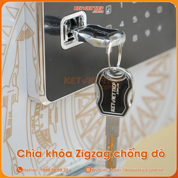 Chìa khóa Zigzag chống dò của két sắt siêu cường Việt Tiệp KSC100VTĐT, thiết kế răng cưa an toàn giúp chống sao chép và tăng khả năng bảo mật.