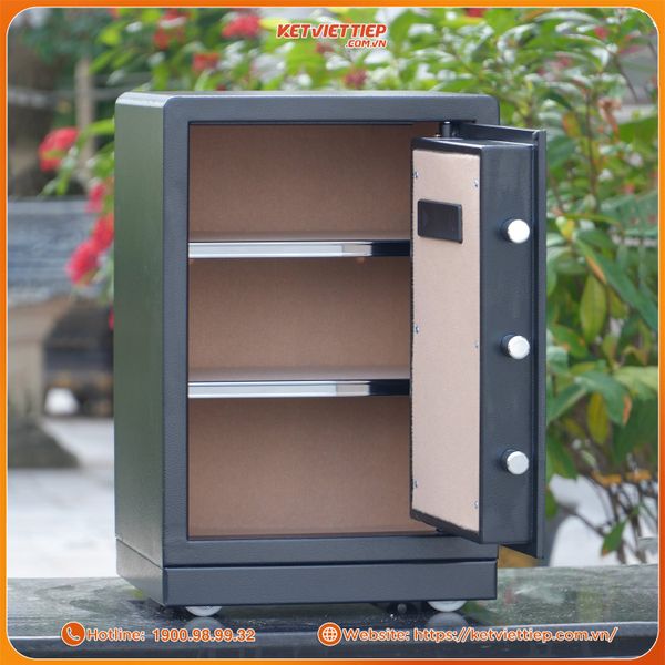 Khoang trong két sắt Safiron 60LBF rộng rãi, bọc nỉ mềm cao cấp, chia tầng linh hoạt