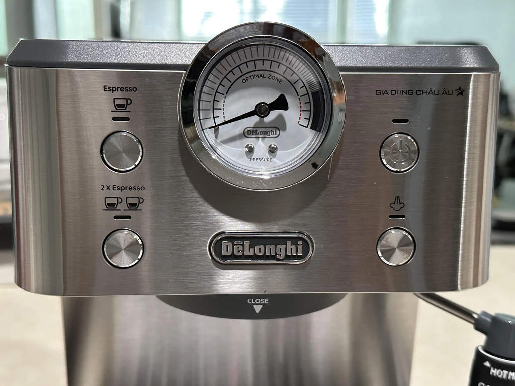 Bảng điều khiển máy pha cà phê đa chức năng Delonghi Linea Classic EM450M