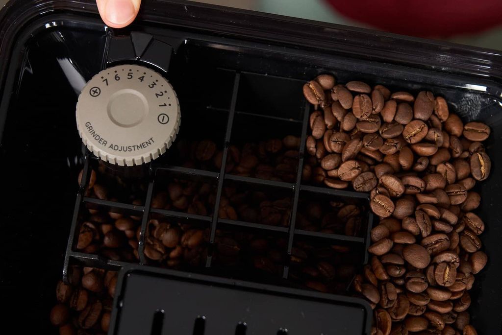 Ngăn chứa hạt cà phê máy pha cafe espresso gia đình Delonghi ECAM 450.65 S Eletta Explore Cold Brew