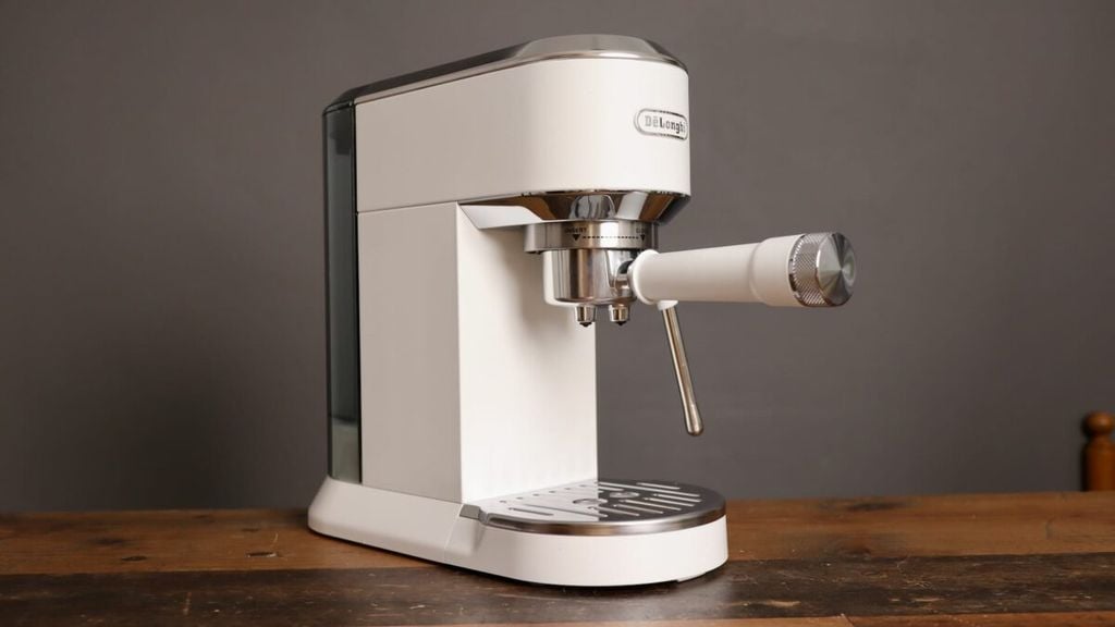 Máy pha cà phê tại nhà Delonghi EC890 WI màu trắng