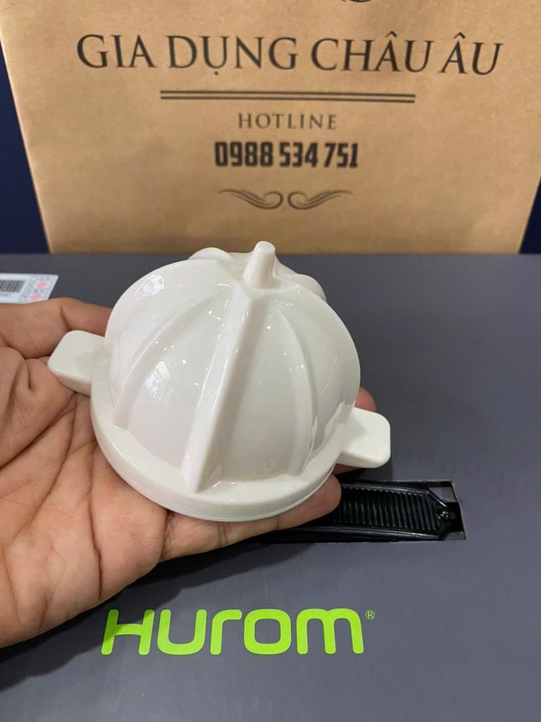 2 chóp vắt cam Hurom chính hãng có thể chồng lên nhau để tiện cất giữ (ảnh minh họa tại Gia Dụng Châu Âu)