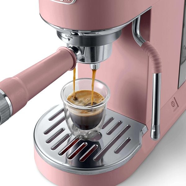Pha Espresso với máy pha cafe tại nhà Delonghi EC890 PK