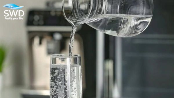 Nguồn nước pha sữa quyết định trực tiếp đến hệ tiêu hóa non nớt của trẻ sơ sinh. Khám phá lý do nước tinh khiết 100% là tiêu chuẩn tối thượng và giải pháp lọc tổng tinh khiết Dòng R từ SWD.