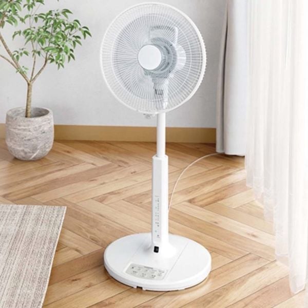 Thiết kế 8 cánh của quạt Hitachi HEF-AL300H tạo luồng gió tự nhiên và êm ái
