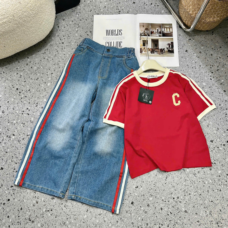 Bộ jean dài bé gái chữ C