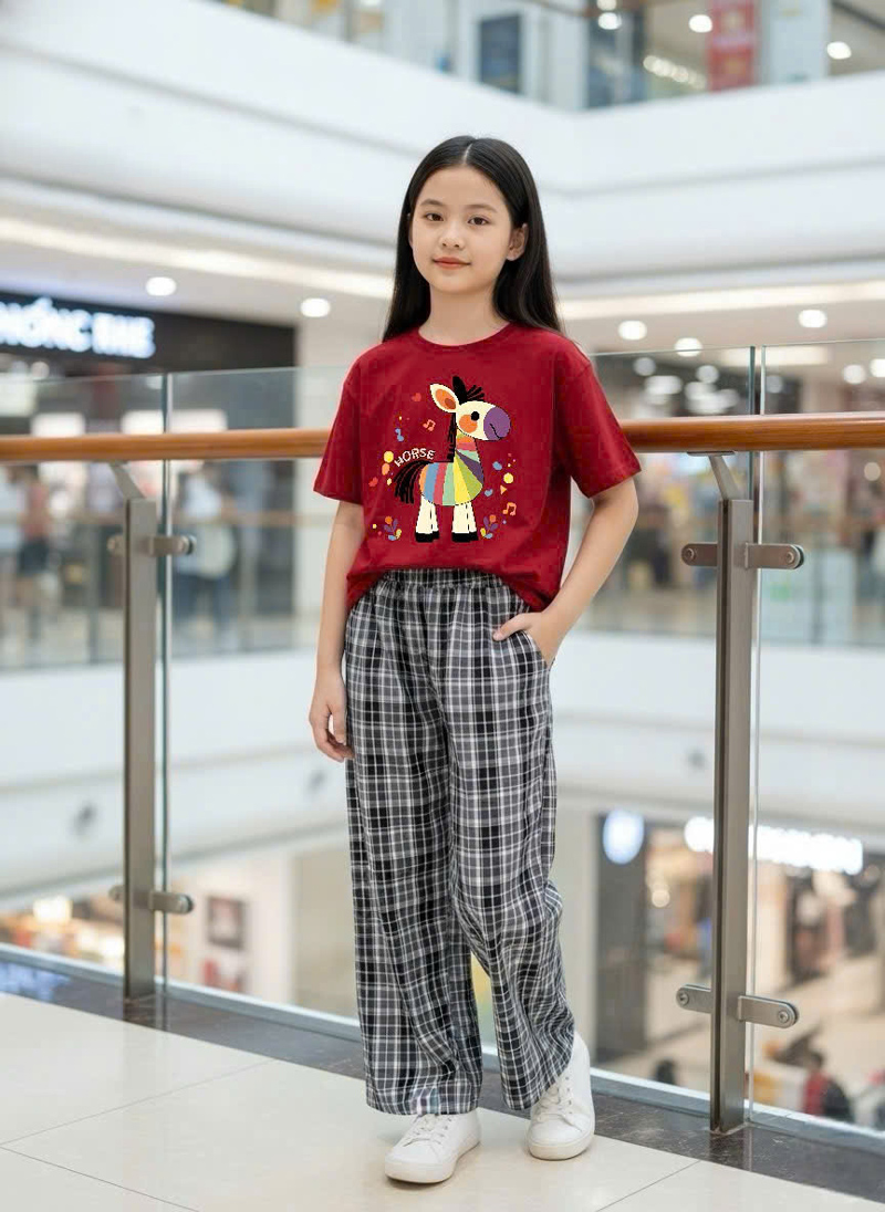 Bộ thun dài bé gái caro hình ngựa.