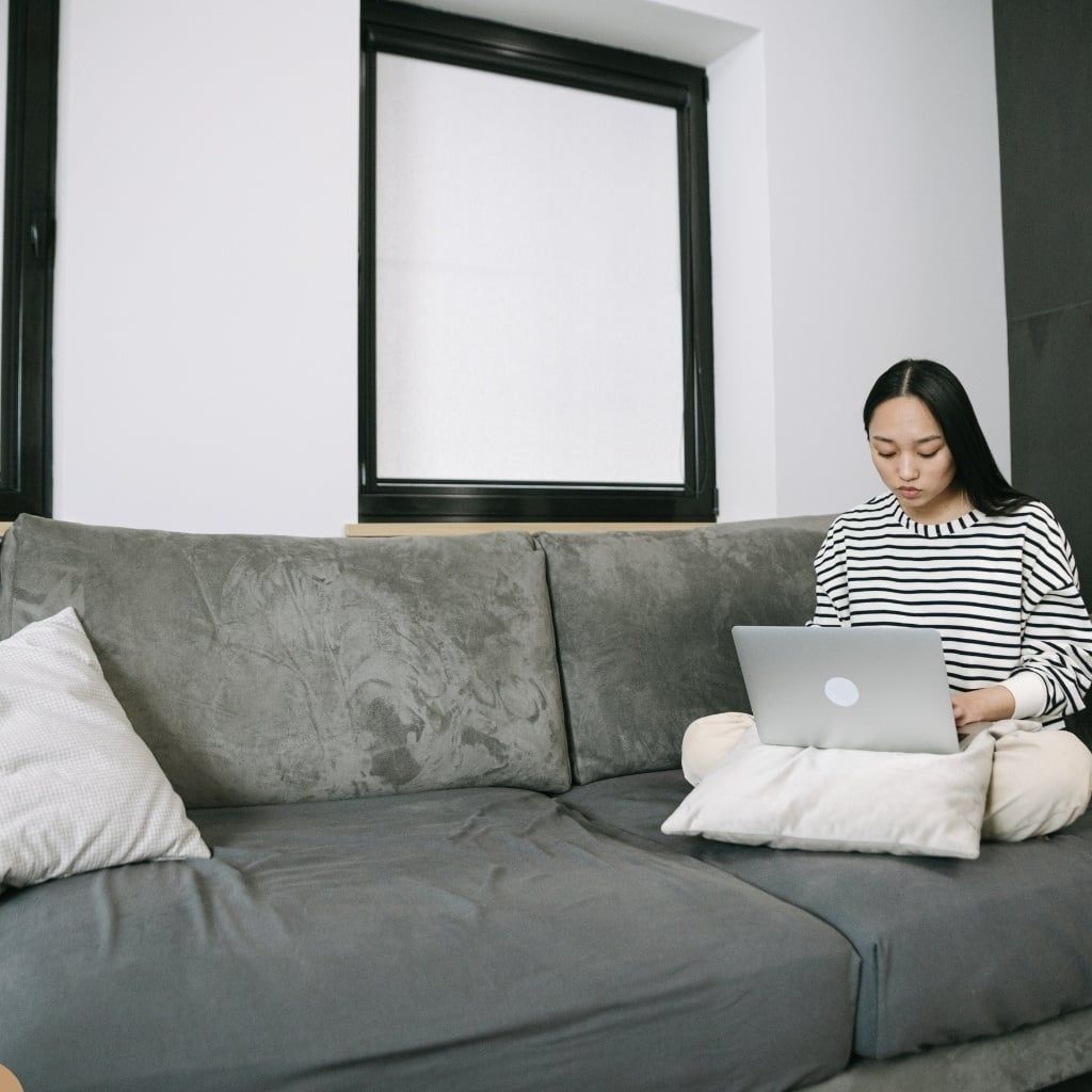 co-nen-mua-sofa-cu-khong