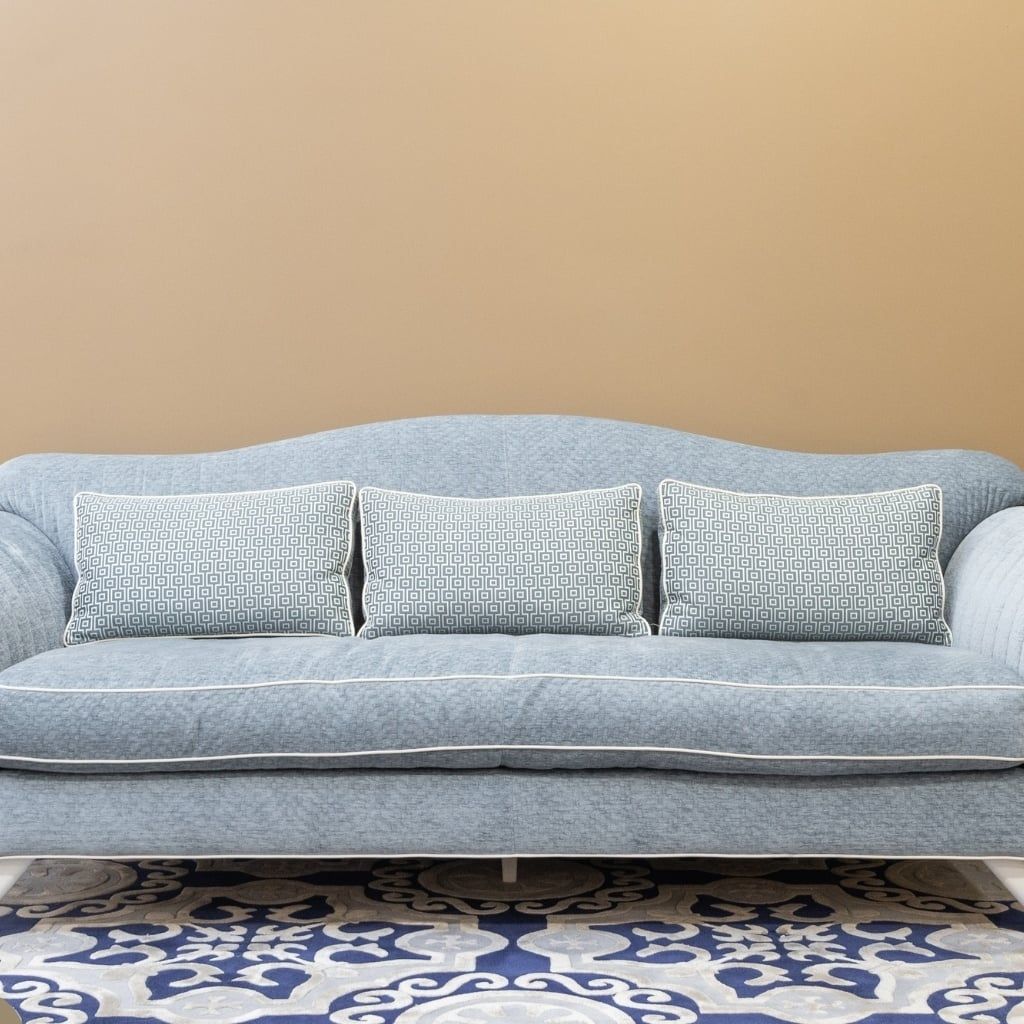co-nen-mua-sofa-cu-khong