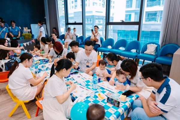 Trải nghiệm làm túi handmade in dấu tay gia đình đầy ý nghĩa tại workshop