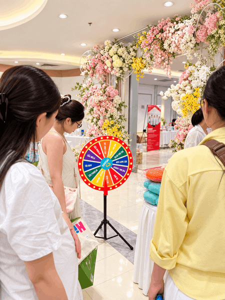 Vòng quay may mắn và minigame tại Hội thảo tiền sản Trạm Bầu 08