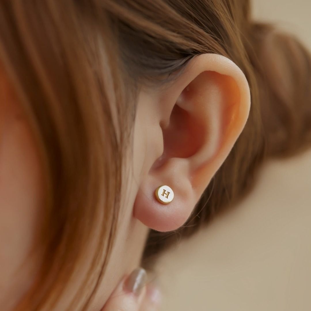 Bông tai Stud khắc chữ