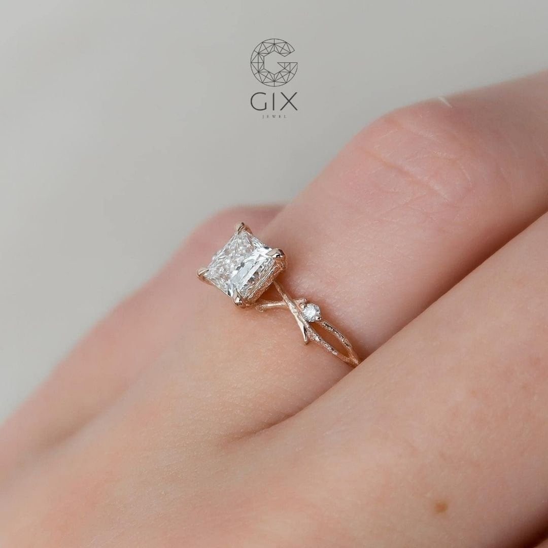 Giác cắt Radiant vuông vát góc sở hữu độ lấp lánh rực lửa đầy hiện đại.