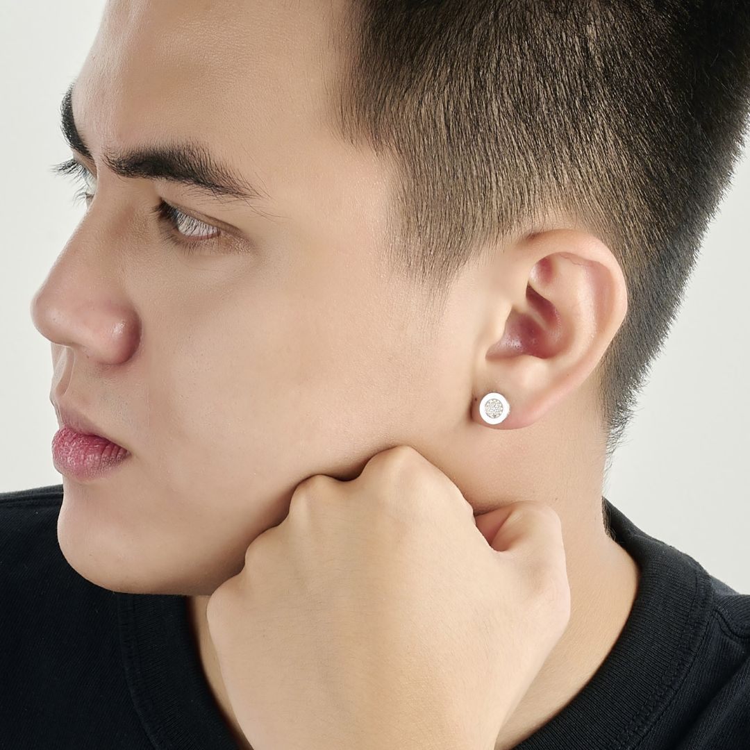 Khuyên tai dáng stud nhỏ gọn dành cho nam (Nguồn Internet)