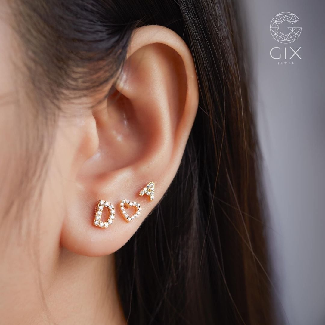Bông tai chữ cái đính đá bản dày
