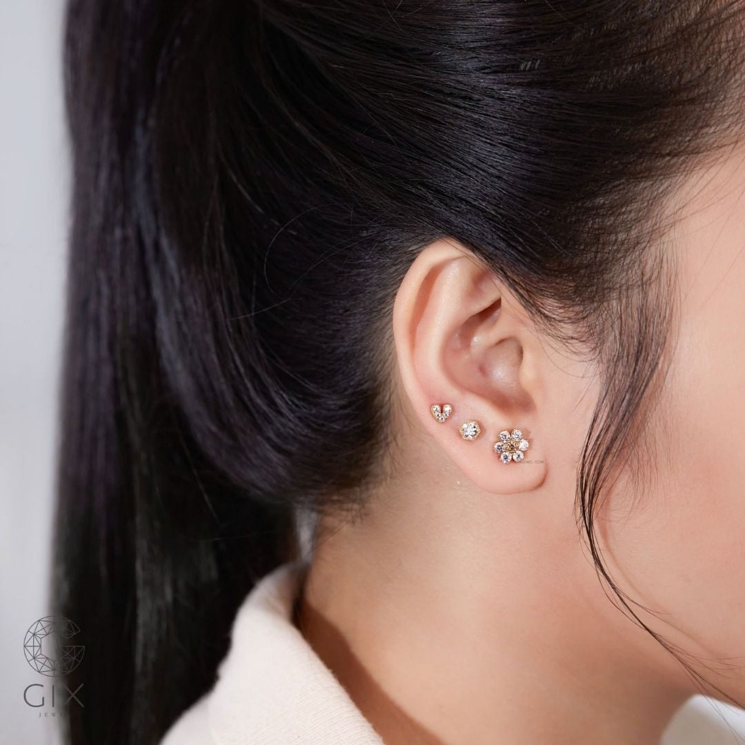Bông tai với nhiều loại đá khác nhau