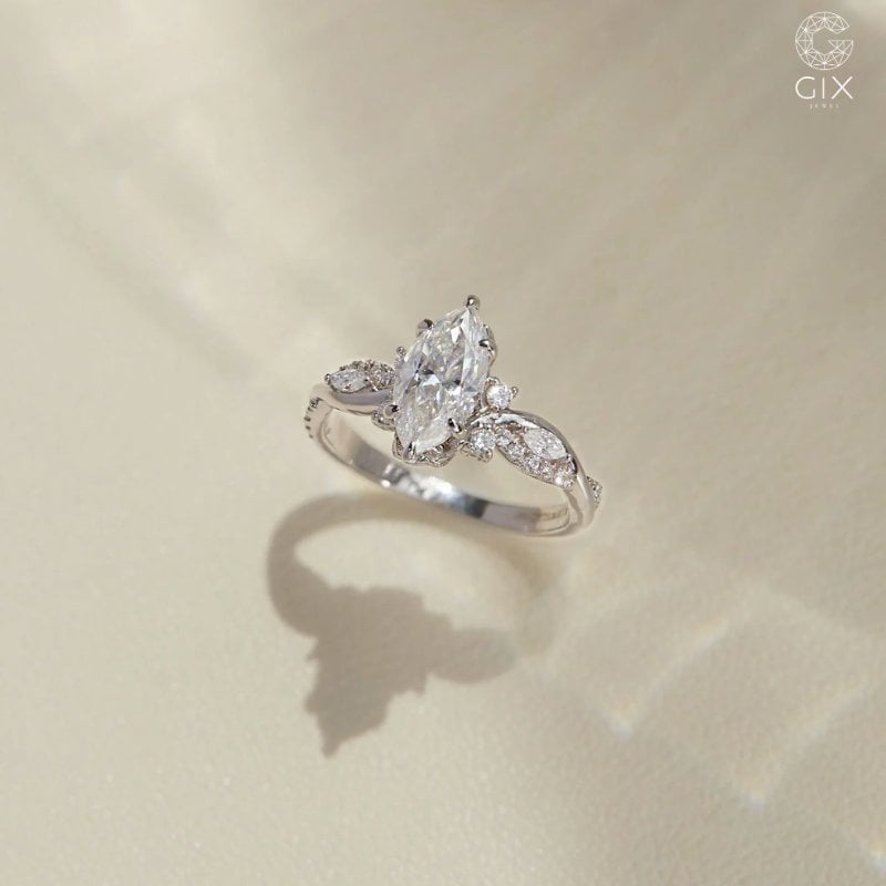 Mẫu Marquise dáng thuôn dài, giúp ngón tay trông thanh thoát hơn