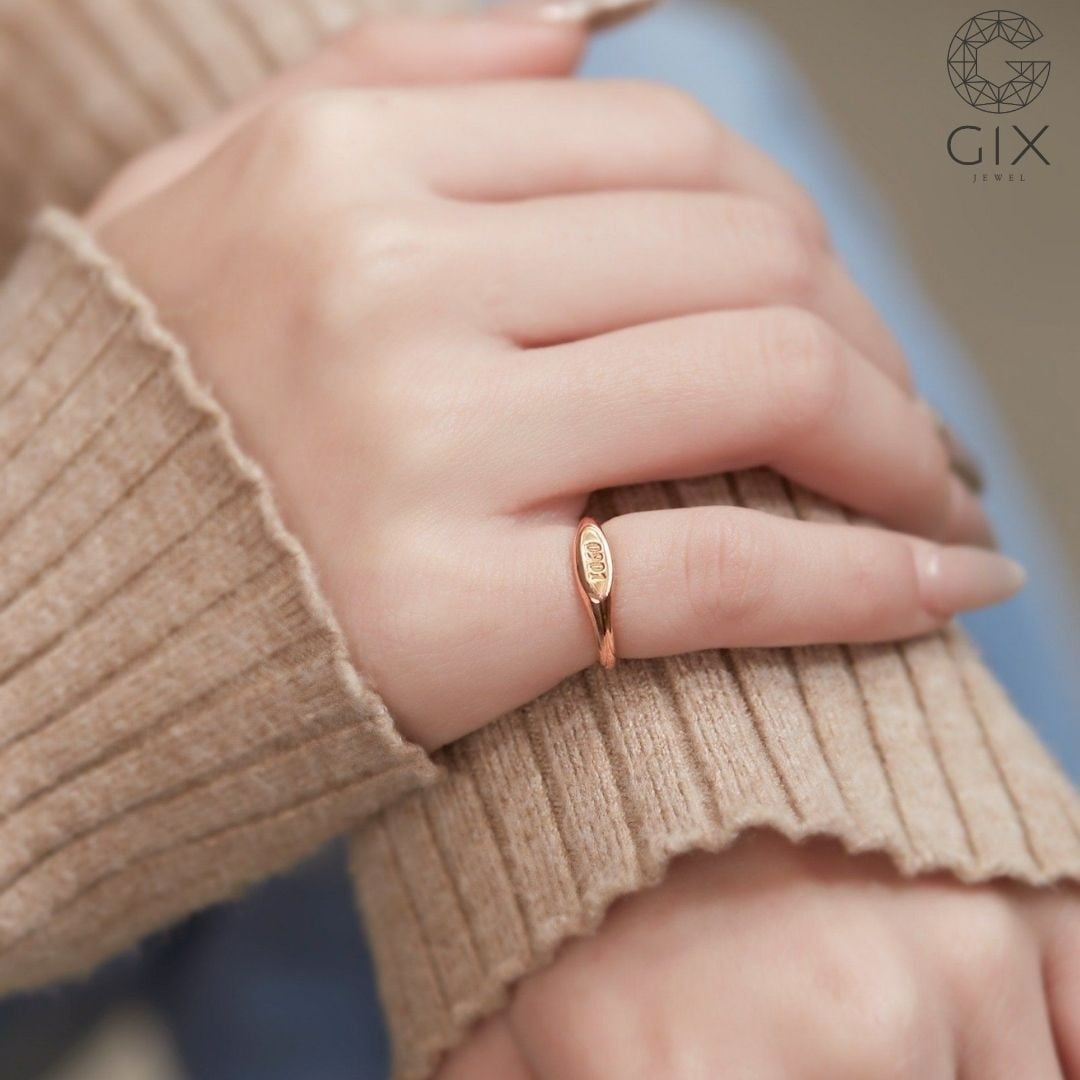 Nhẫn signet mảnh khắc tên