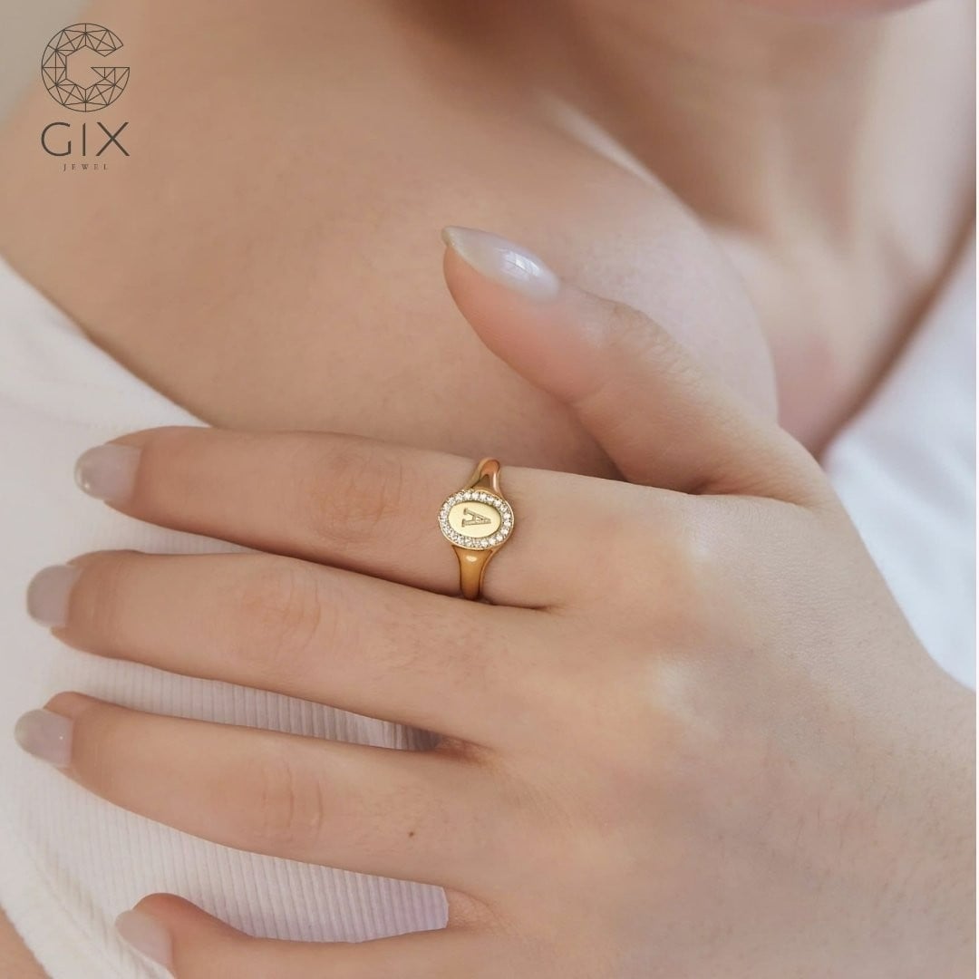Nhẫn signet đính viền đá
