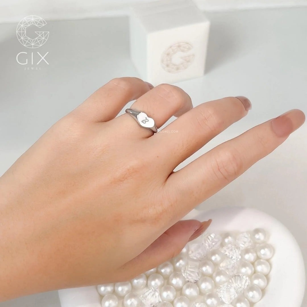 Nhẫn signet hình trái tim