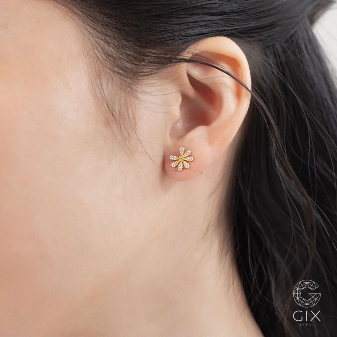 Dáng tai nhỏ thường có dái tai mỏng và vành tai gọn gàng