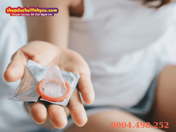 Quy trình 4 bước kiểm tra bao cao su an toàn trước khi