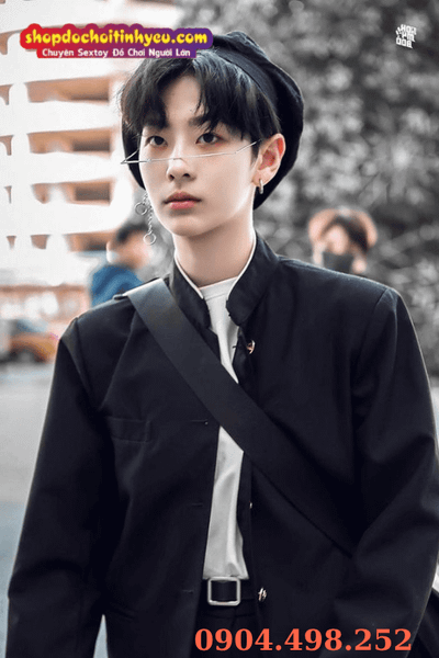 Nam sinh dáng thư sinh