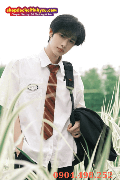 Nam sinh mặt sáng