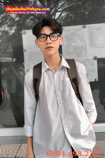 Nam sinh nhẹ nhàng