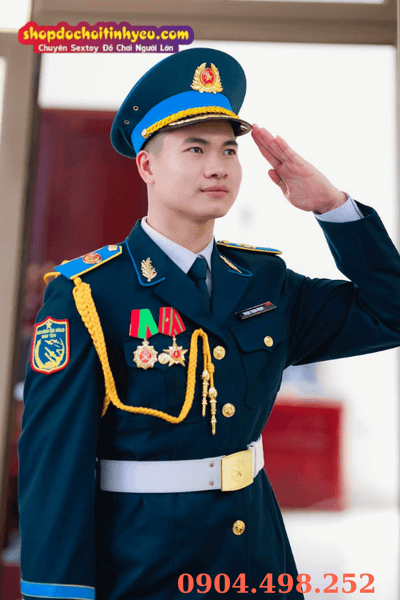 Quân nhân Việt dáng thể thao