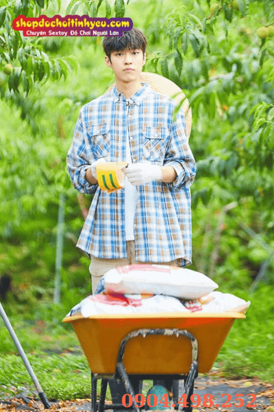 Ảnh trai Việt làm vườn