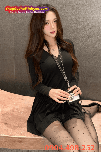 Gái xinh mặc váy siêu ngắn