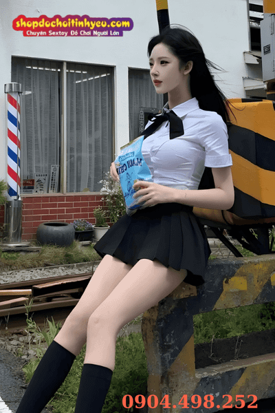 Gái xinh mặc váy ngắn nhảy