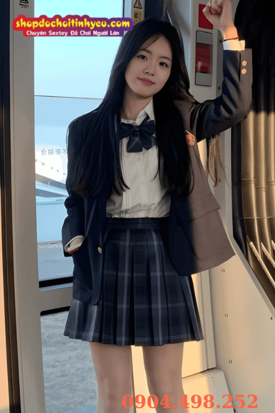 Girl diện váy sáng