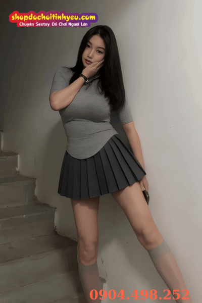 Gái xinh diện váy bay