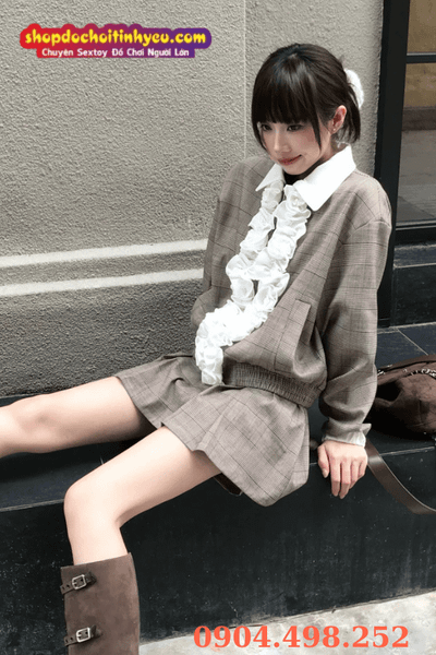 Nữ xinh pose váy xòe