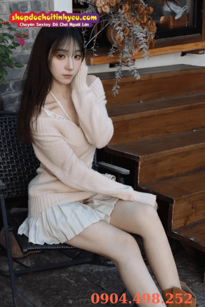 Váy ngắn tông sáng